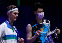 Lee Zii Jia (R) and Viktor Axelsen together on 2021 All England podium. (photo: Adrian Dennis/AFP via Getty Images)