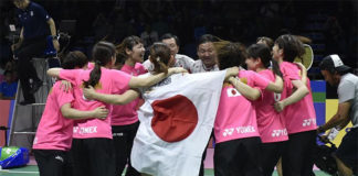 Team Japan celebrate after winning the BWF Uber Cup 2018 final against team Thailand in Bangkok. (photo: AP)