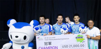 Goh V Shem/Tan Wee Kiong, Daren Liew hold up the big check after being crowned the Jeunesse Cup International All-Star Tournament champions. (photo: Jeunesse Cup)