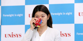 Ayaka Takahashi shows vulnerability and tears during her retirement speech. (photo: Nihon Unisys)