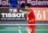 Shi Yuqi celebrates after beating Anthony Sinisuka Ginting 2-1 in the first men's singles match. (photo: AFP)