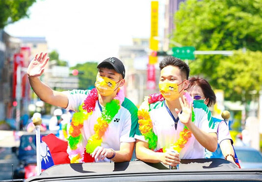 Lee Yang/Wang Chi-lin receive hero's welcome in Kinmen, Taiwan. (photo: Kinmen County)