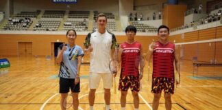 From left: Ratchanok Intanon, Viktor Axelsen and two high school students. (photo: BadmintonMagazine/Hirokuni Kawaguchi)