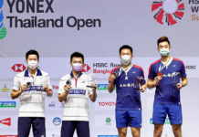 Goh V Shem/Tan Wee Kiong and Wang Chi-Lin/Lee Yang at the YONEX Thailand Open award ceremony. (photo: Badminton Thai)