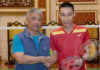 Lee Chong Wei poses for photos with the 16th Malaysian King - Sultan Abdullah. (photo: Lee Chong Wei Fan's Club)