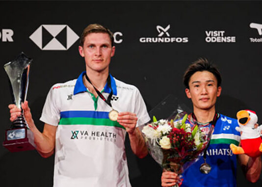 Viktor Axelsen (L) and Kento Momota produce extremely exciting badminton in the 2021 Denmark Open final. (photo: Shi Tang/Getty Images)