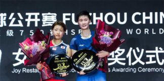 Chen Yufei finally able to break free from Nozomi Okuhara (L) to win the BWF World Tour Super 750 title. (photo: AFP)