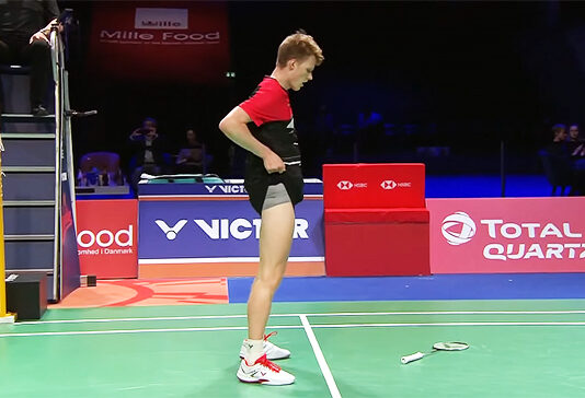 Anders Antonsen pulls up his shorts as soon as winning the 2020 Denmark Open title.