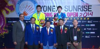 Chen Long (yellow shirt) stands on theh podium with Son Wan-ho