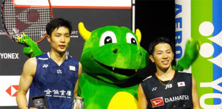 Chou Tien Chen (L) and Koki Watanabe pose for pictures at the 2023 Swiss Open awards ceremony.